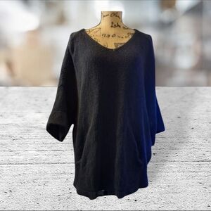 Free people black oversized 3/4 inch sleeve sweater